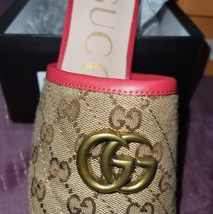 !! Gucci red slides !!